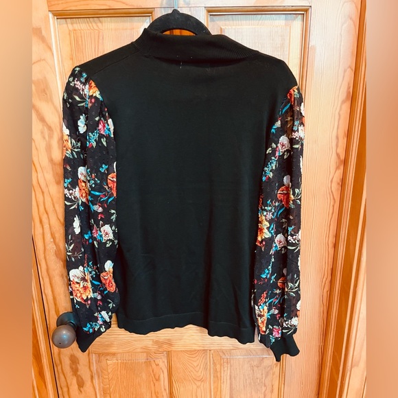 NWT 89th + Madison light sweater with sheer floral sleeves - Picture 3 of 4